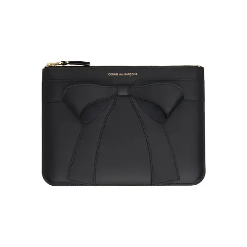COMME des GARÇONS Black Big Bow Pouch COMME des GARÇONS Black Big Bow Pouch made from premium cowhide leather with an oversized bow detail.